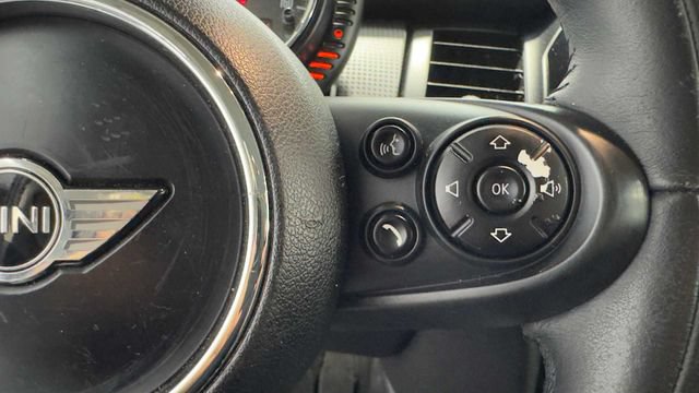 Used 2015 MINI Cooper 4-Door Hardtop FWD image 29