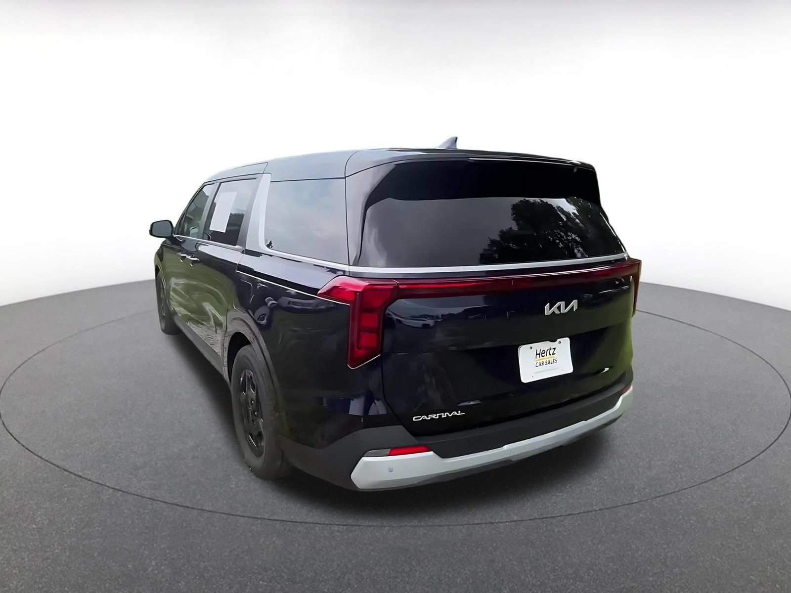 Used 2026 Kia Carnival FWD image 10