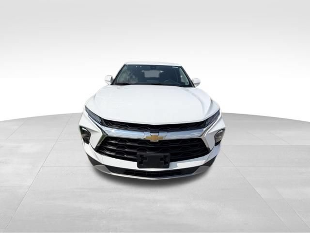 Certified 2025 Chevrolet Blazer LT AWD/4WD image 2