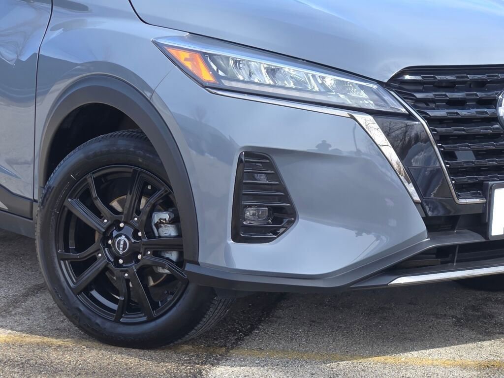 Used 2024 Nissan Kicks SR w/ SR Premium Package image 3