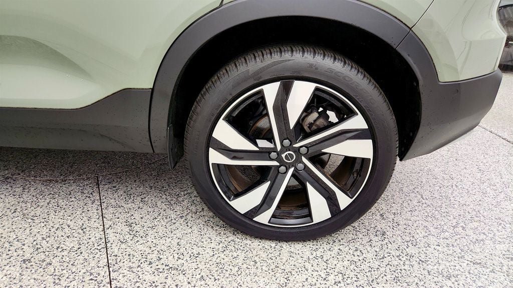 Used 2024 Volvo XC40 B5 Plus w/ Protection Package Premier AWD/4WD image 9