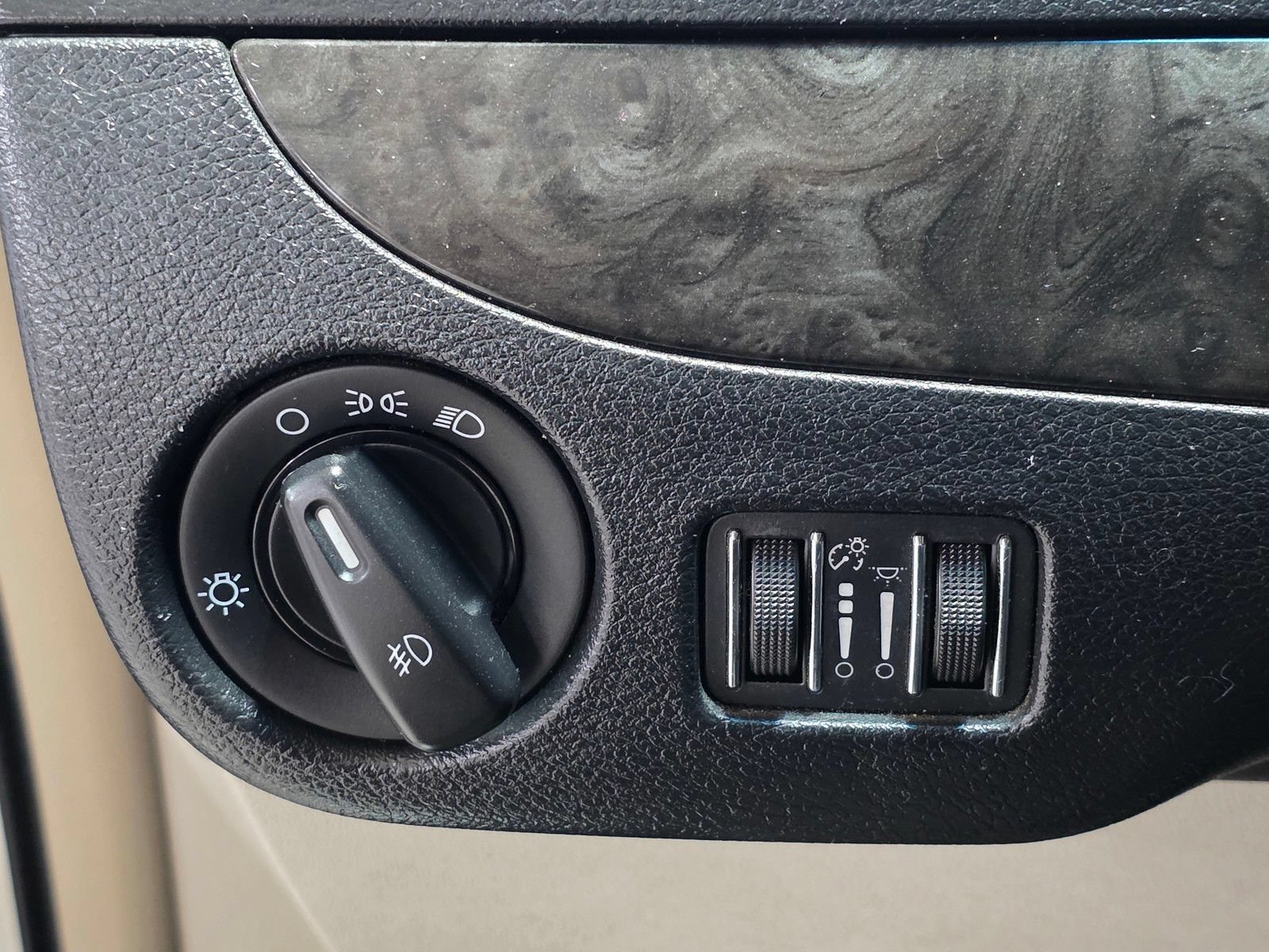 Used 2012 Dodge Grand Caravan Crew FWD image 30