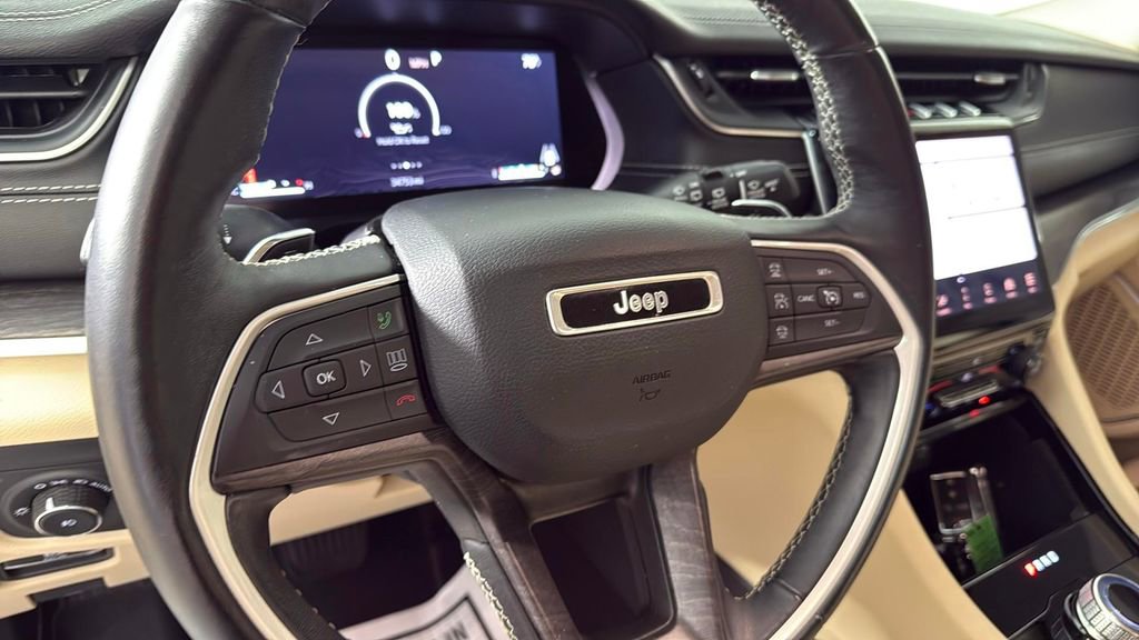 Used 2022 Jeep Grand Cherokee L Limited w/ Black Appearance Package image 23