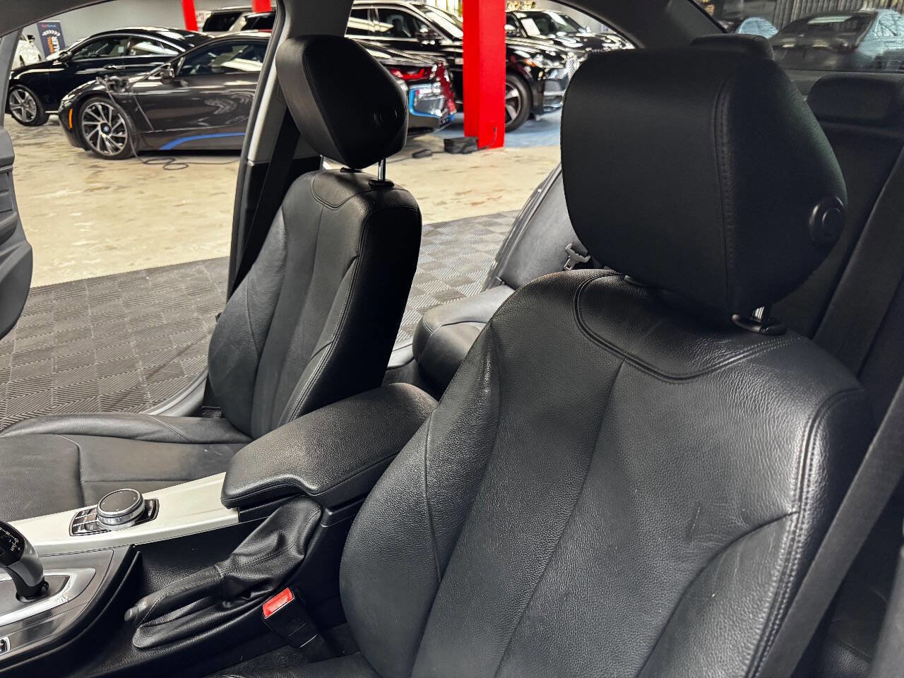 Used 2018 BMW 320i xDrive Sedan image 32