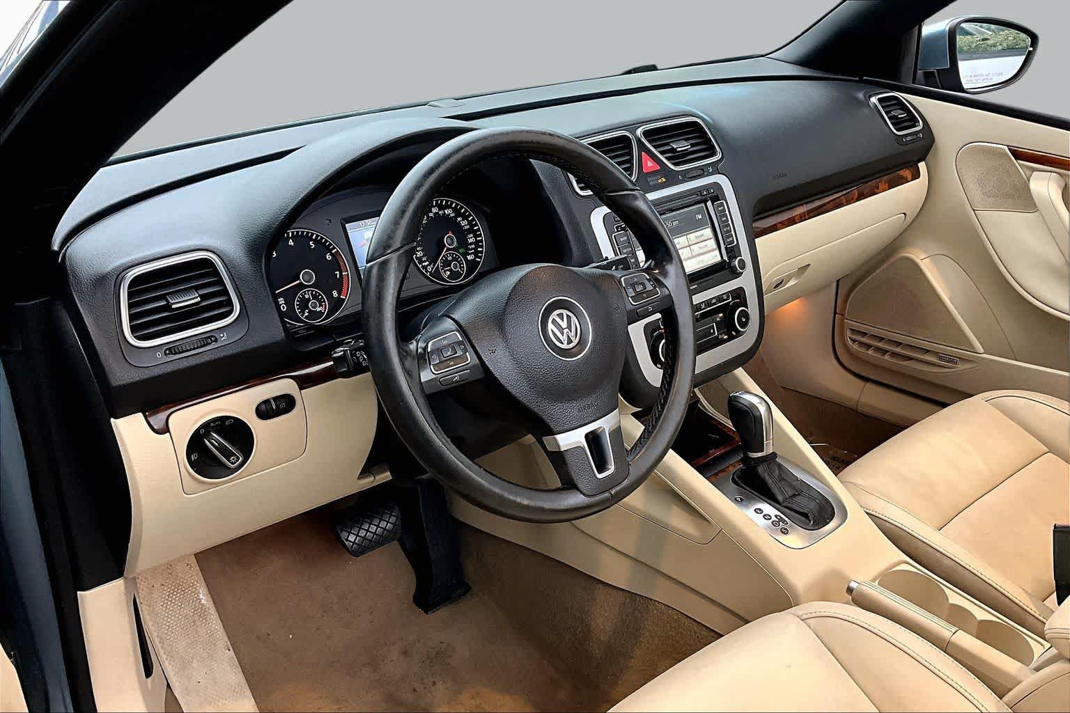 Used 2012 Volkswagen Eos Executive FWD image 16