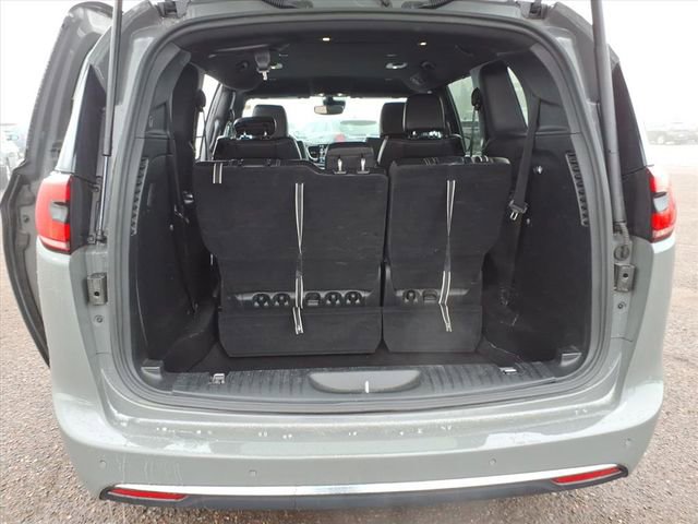 Used 2025 Chrysler Pacifica Select FWD image 14