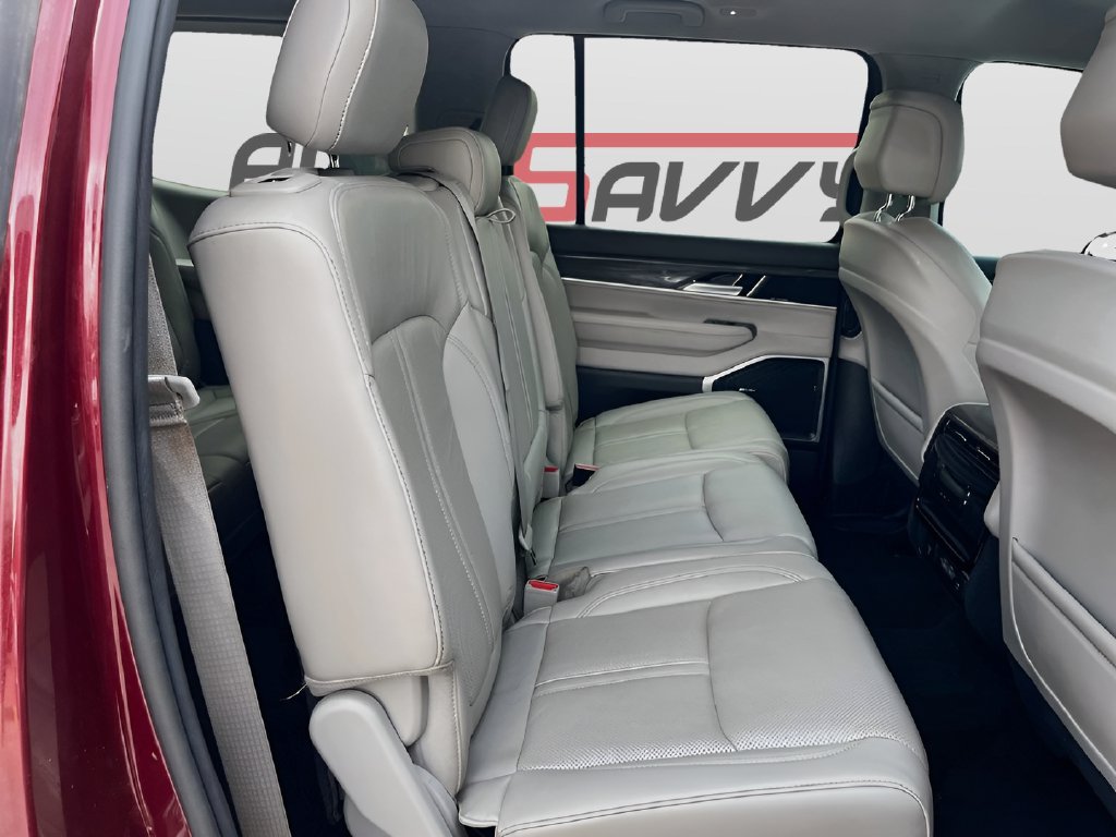 Used 2022 Jeep Wagoneer Series II AWD/4WD image 29