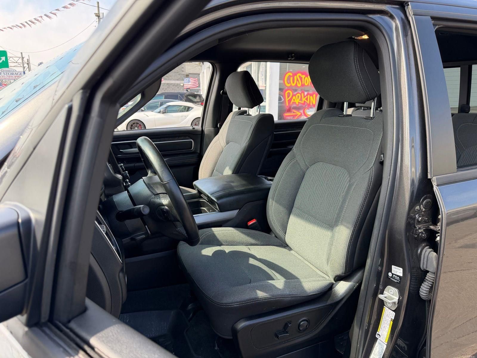 Used 2024 RAM 1500 Big Horn AWD/4WD image 23