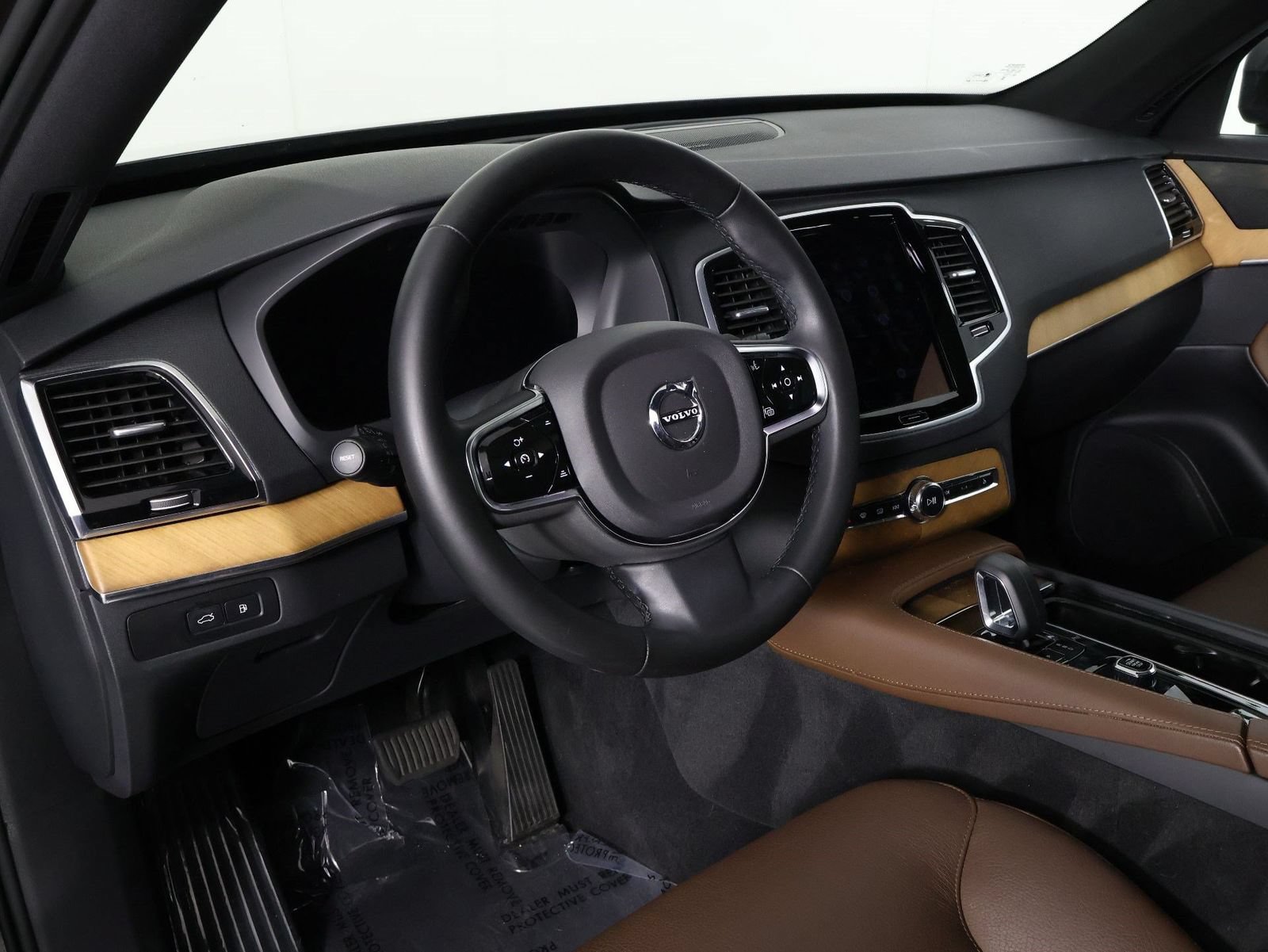 Certified 2024 Volvo XC90 T8 Plus w/ Protection Package Premier AWD/4WD image 14