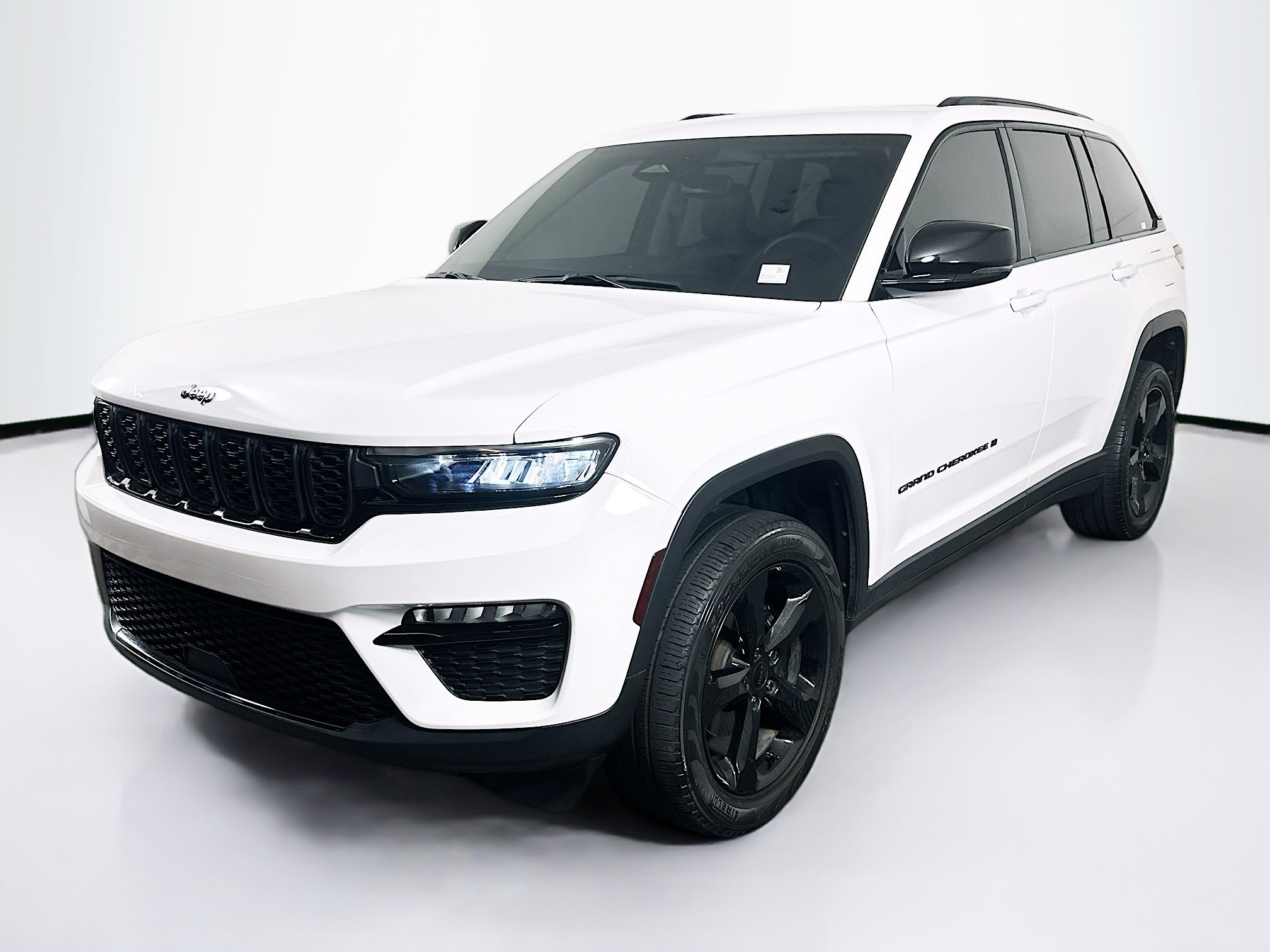 Used 2023 Jeep Grand Cherokee Limited w/ Black Appearance Package RWD image 3