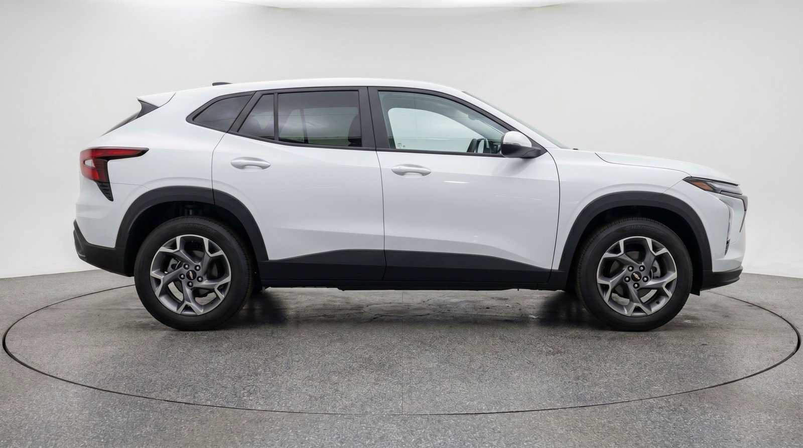 Used 2025 Chevrolet Trax LT w/ LT Convenience Package FWD image 11