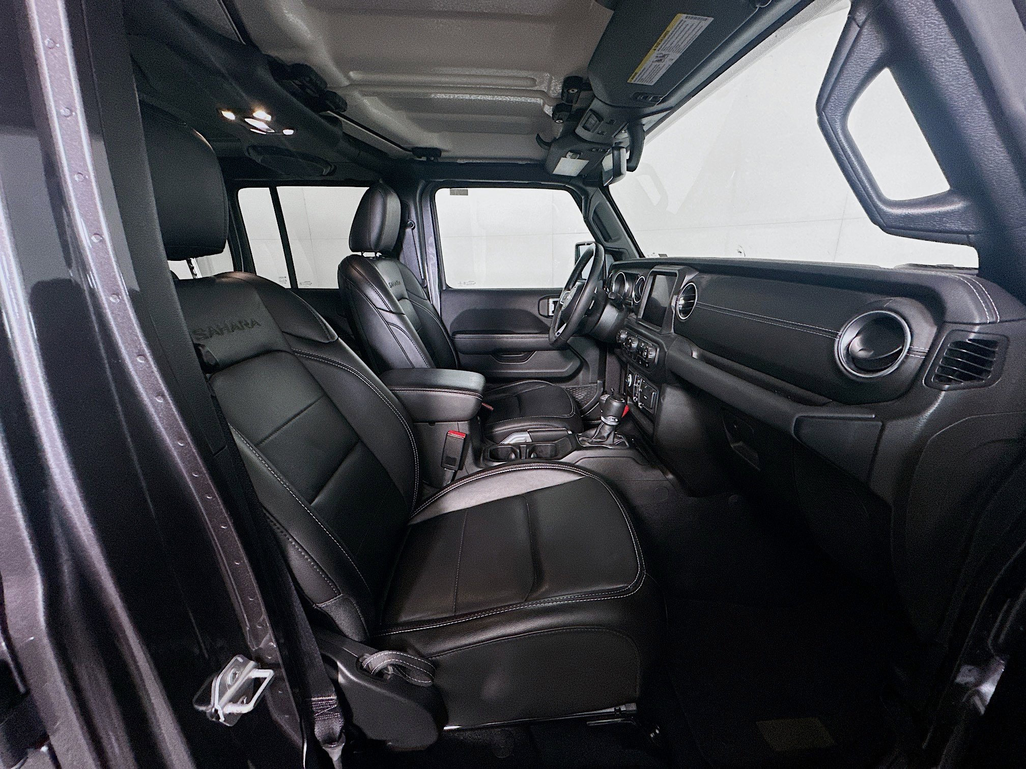 Used 2022 Jeep Wrangler Sahara w/ Cold Weather Group image 31