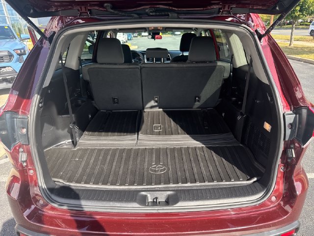 Used 2019 Toyota Highlander LE AWD/4WD image 26