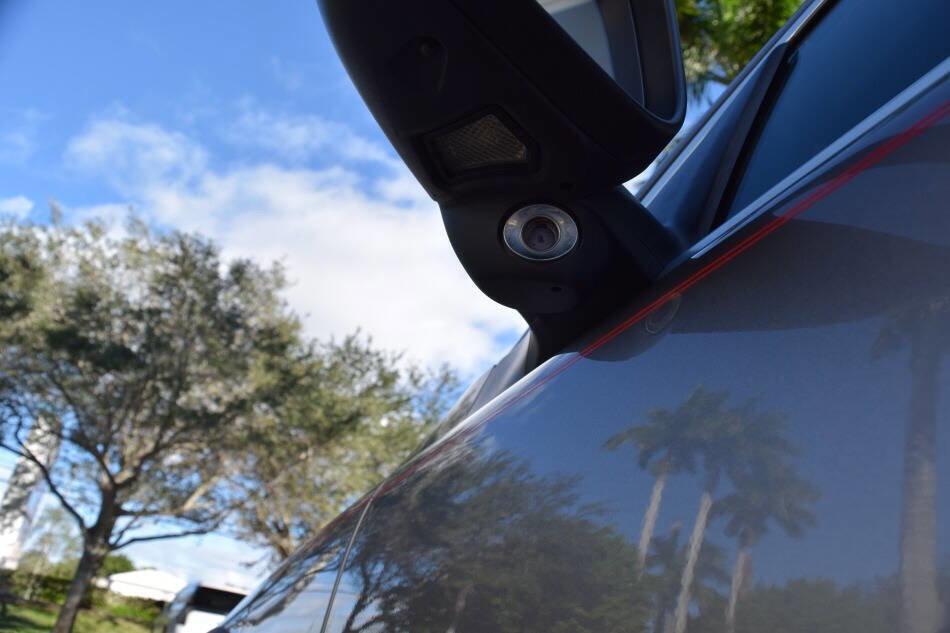 Used 2011 Volvo XC70 3.2 w/ Premium Pkg image 31