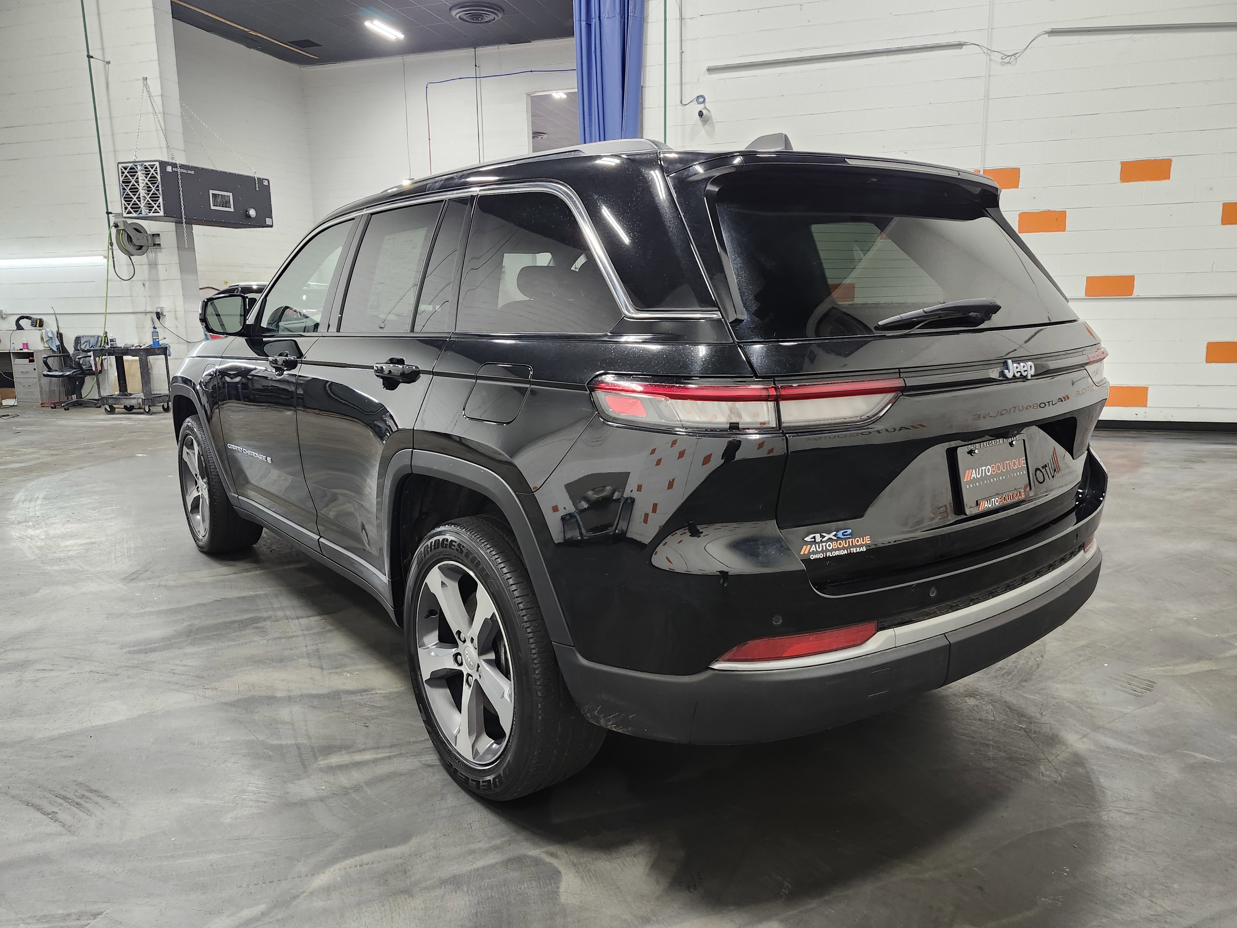 Used 2023 Jeep Grand Cherokee 4WD 4xe image 17