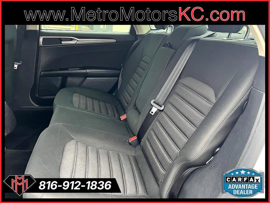 Used 2017 Ford Fusion SE image 19