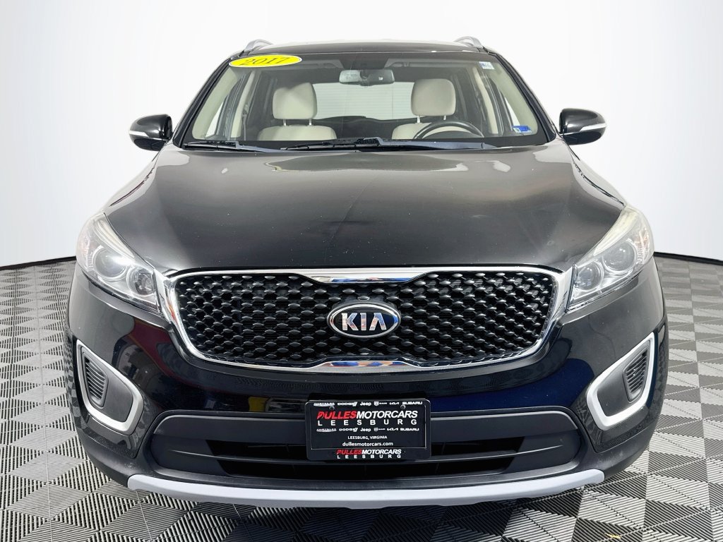 Used 2017 Kia Sorento FWD w/ LX Convenience Package image 2