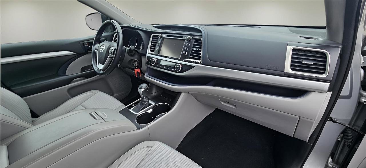 Used 2018 Toyota Highlander Plus image 24
