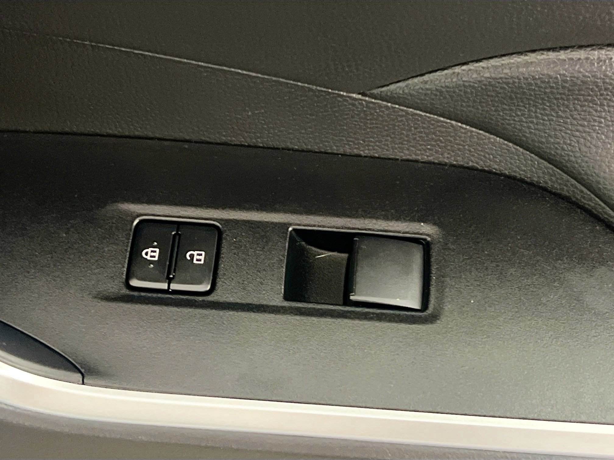 Used 2025 Toyota RAV4 LE image 31