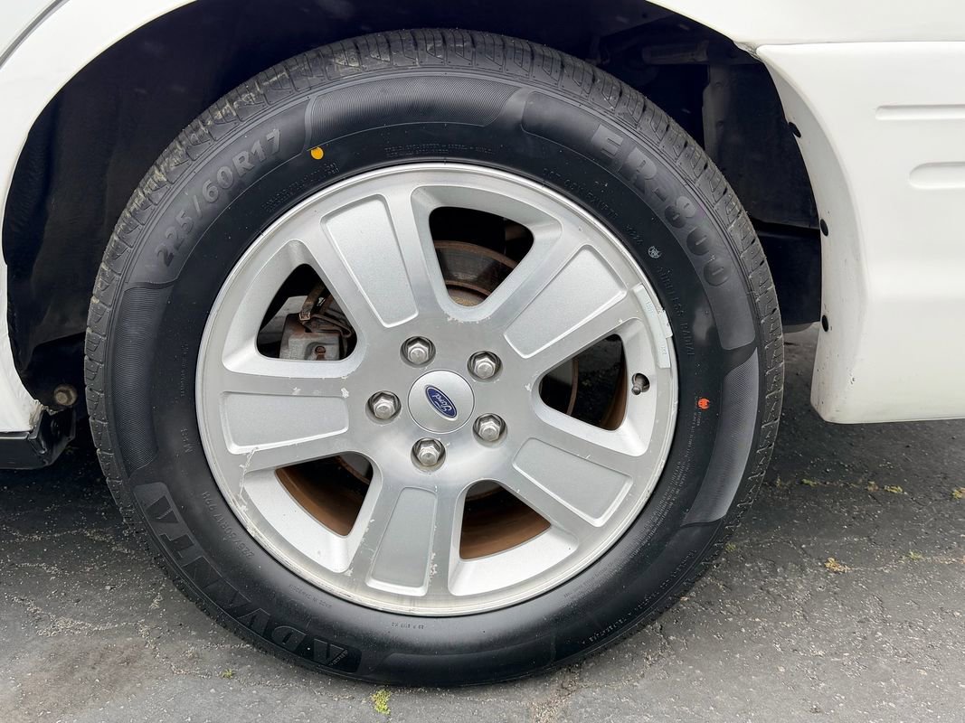 Used 2011 Ford Crown Victoria LX w/ Comfort Appearance Pkg RWD image 12