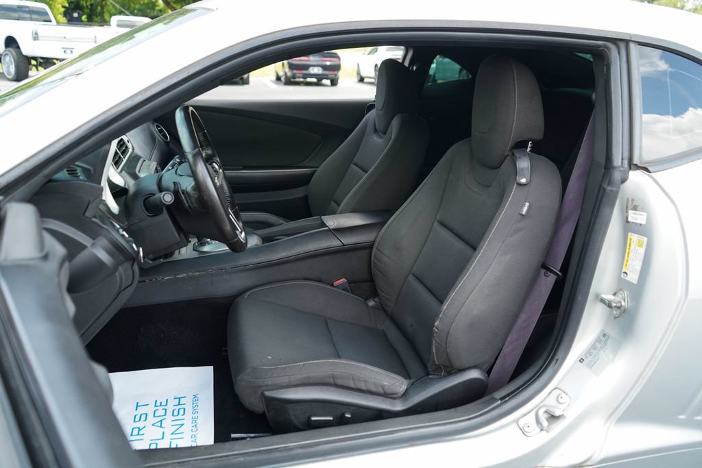 Used 2015 Chevrolet Camaro LT RWD image 6