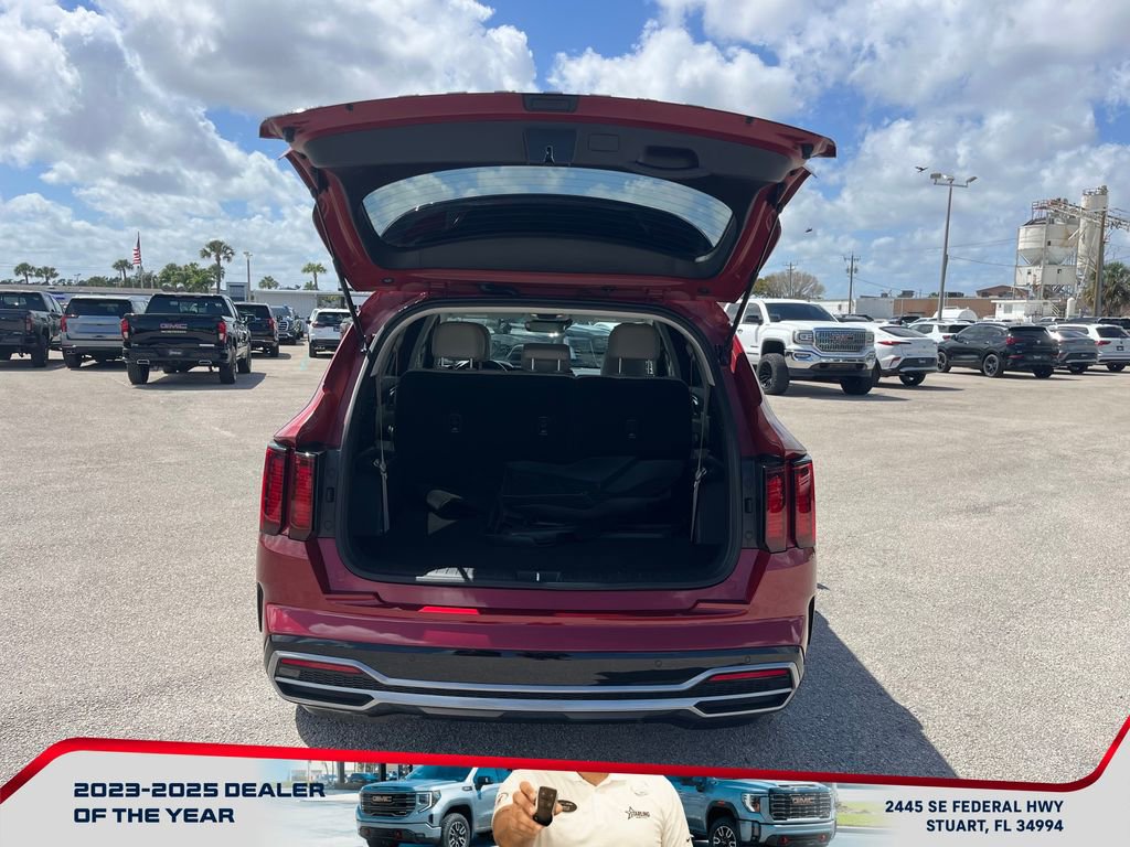 Used 2021 Kia Sorento S image 16