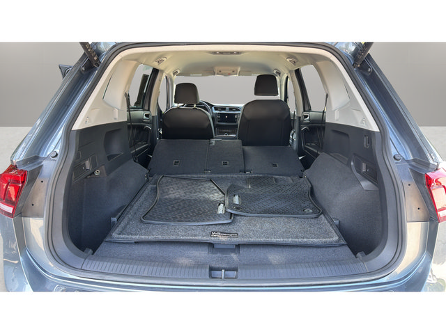 Used 2024 Volkswagen Tiguan SE AWD/4WD image 38
