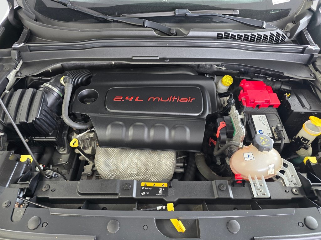 Used 2019 Jeep Renegade Latitude w/ Cold Weather Group AWD/4WD image 12