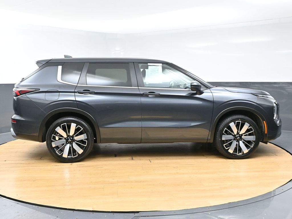 Used 2025 Mitsubishi Outlander SE AWD/4WD image 8