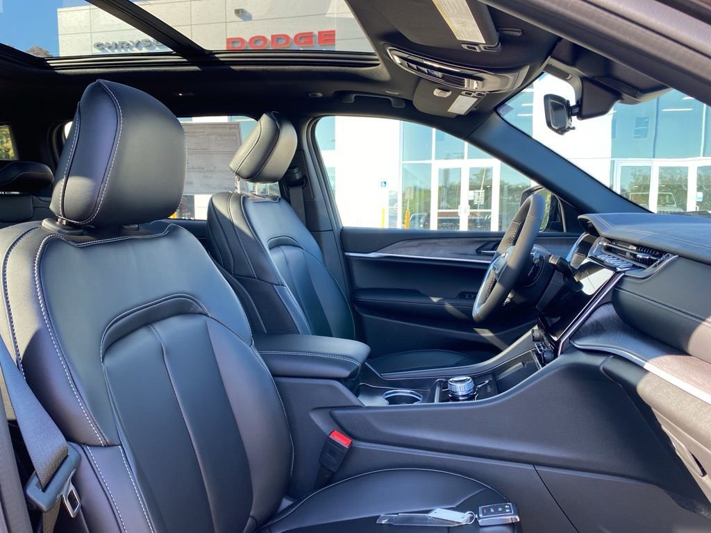 New 2025 Jeep Grand Cherokee L Limited w/ Black Appearance Package RWD image 11