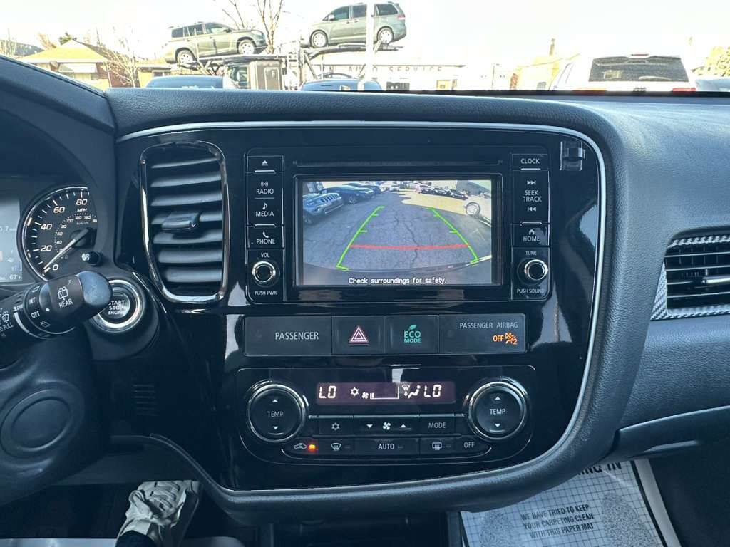 Used 2016 Mitsubishi Outlander SE image 17