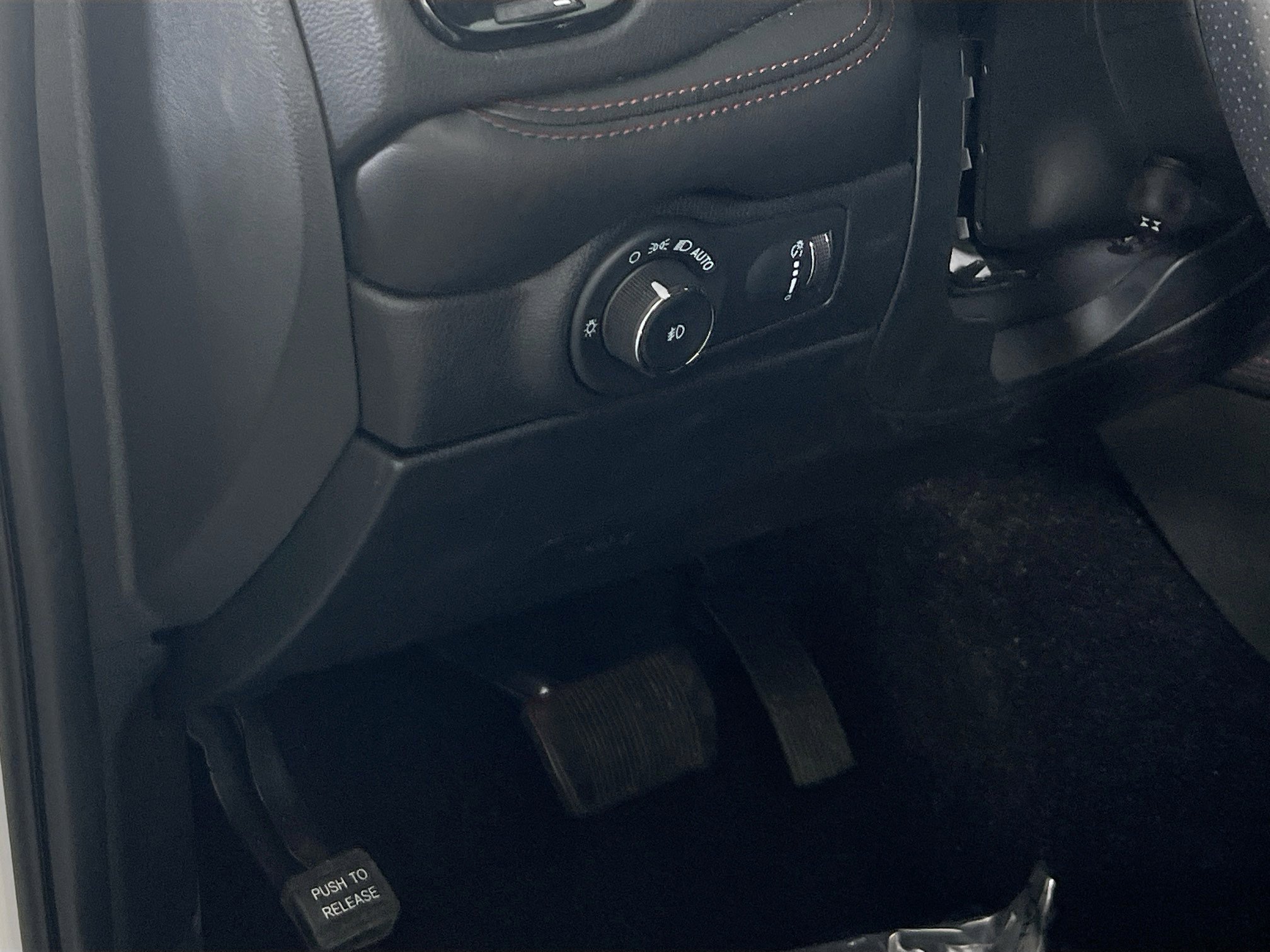 Used 2022 Dodge Durango R/T w/ Blacktop Package AWD/4WD image 10