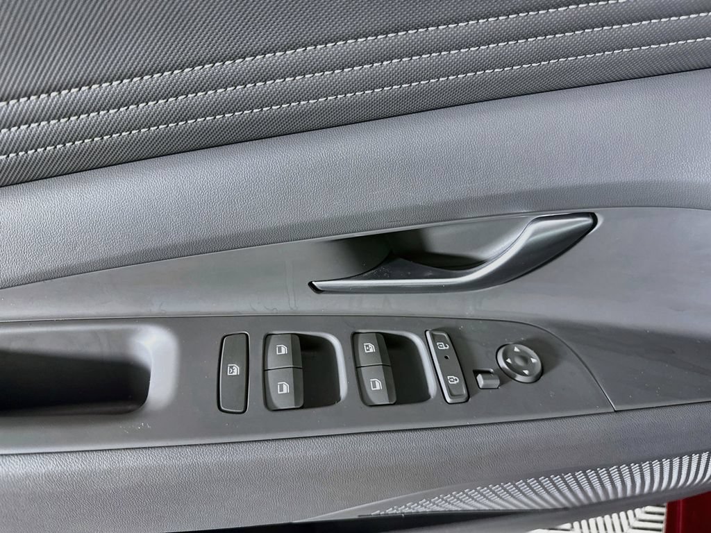 Certified 2025 Hyundai Elantra SEL FWD image 24