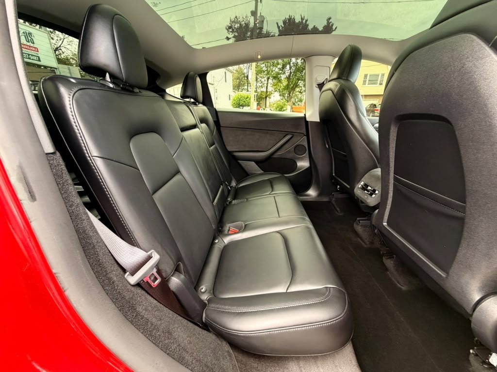 Used 2024 Tesla Model Y Performance AWD/4WD image 21