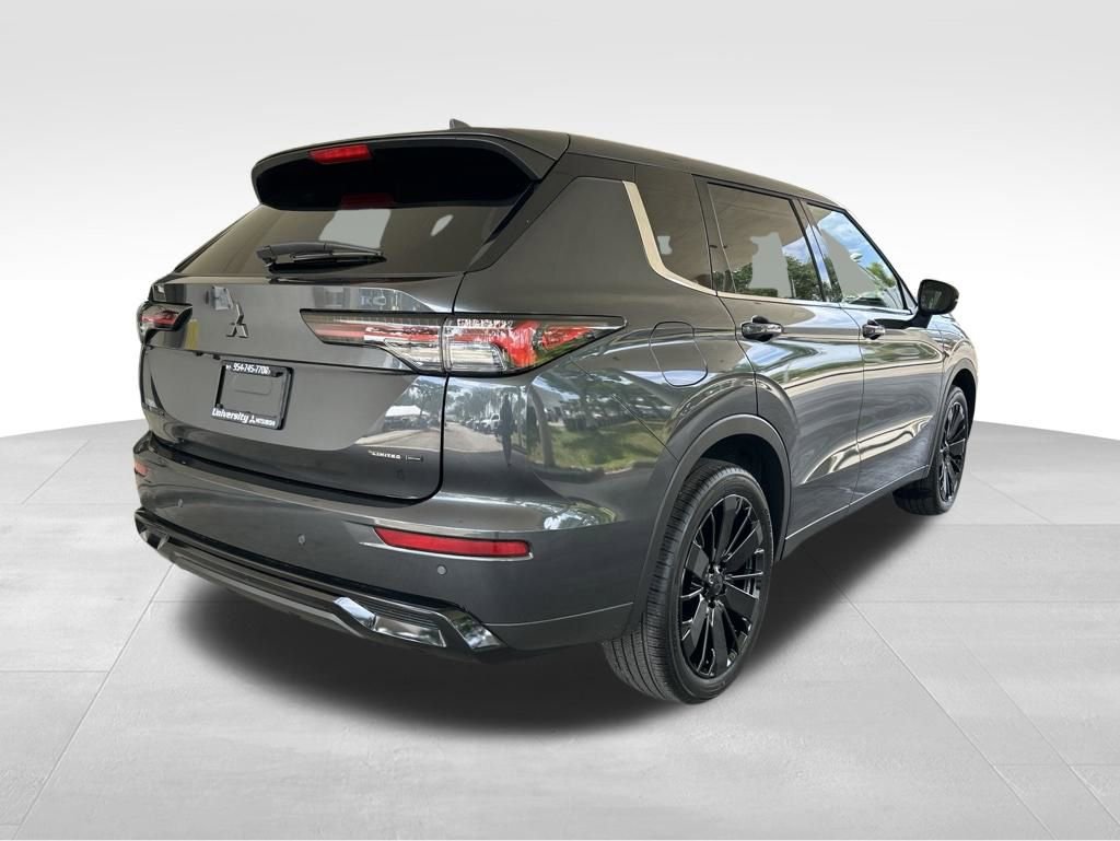 New 2026 Mitsubishi Outlander LE FWD image 3