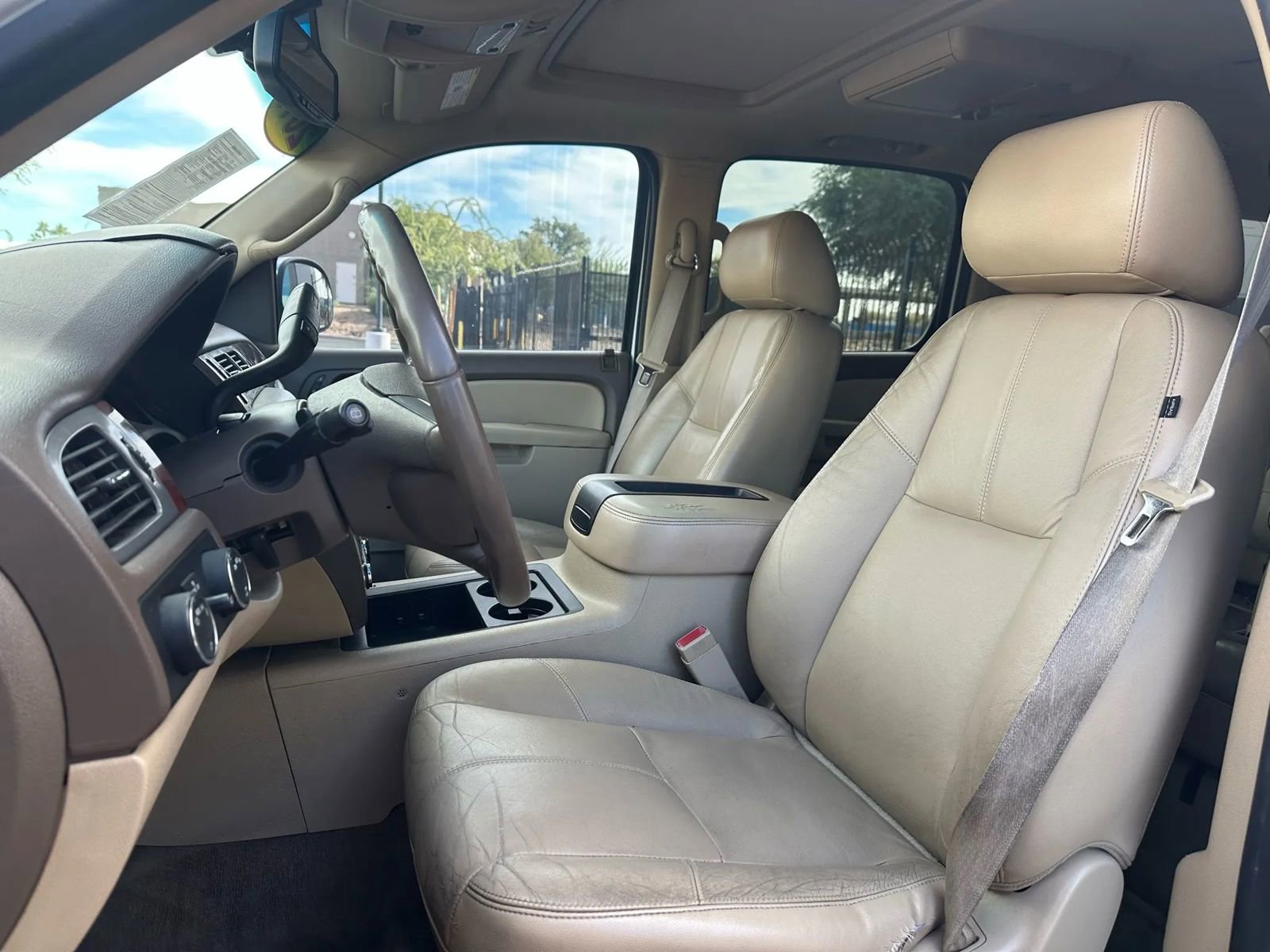 Used 2011 GMC Yukon XL SLT w/ SLT-2 Equipment Package image 8