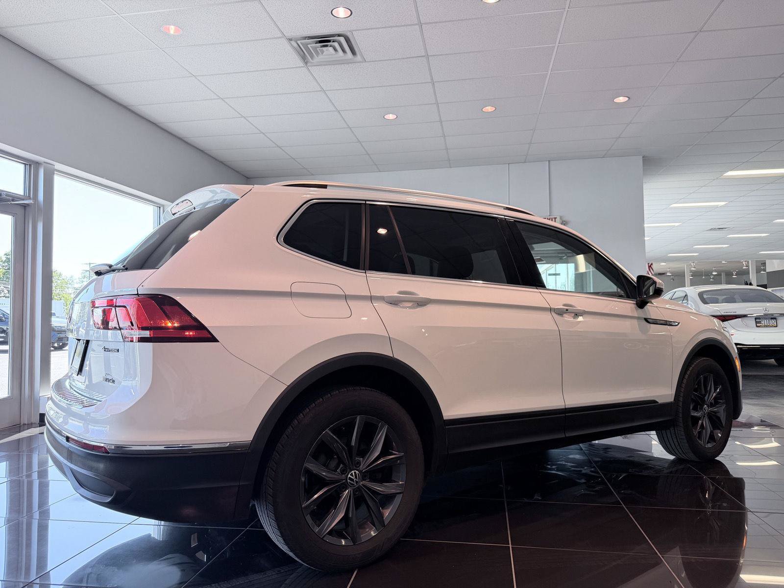 Used 2023 Volkswagen Tiguan SE AWD/4WD image 12