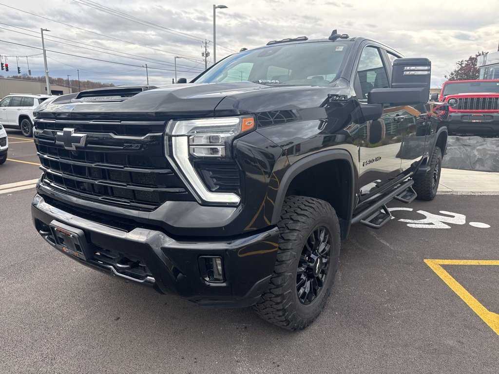 Used 2024 Chevrolet Silverado 2500 LT w/ Midnight Edition image 3