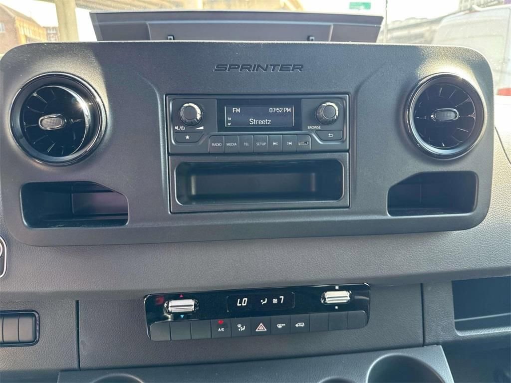 Used 2025 Mercedes-Benz Sprinter 2500 image 25