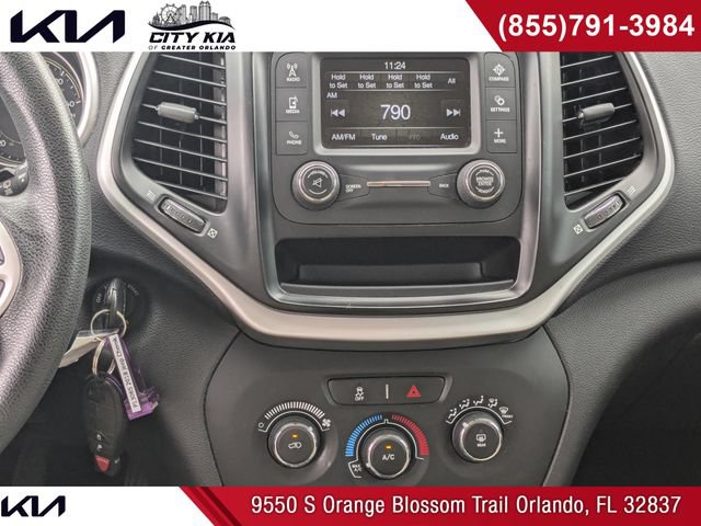 Used 2018 Jeep Cherokee Latitude FWD image 18