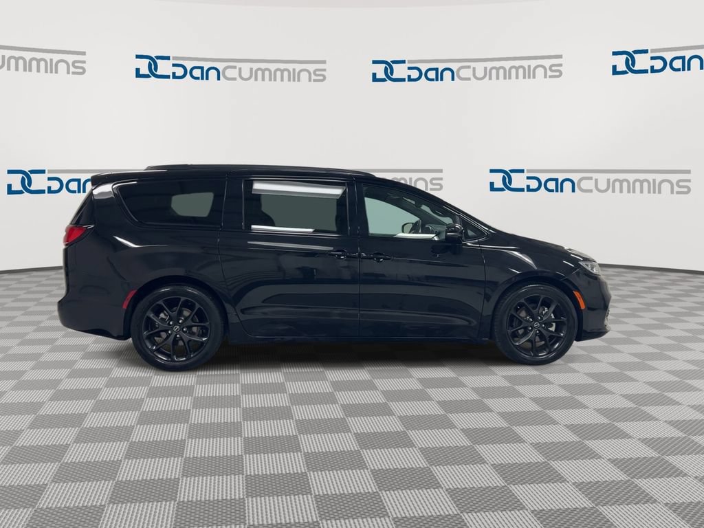 Used 2025 Chrysler Pacifica Limited FWD image 9
