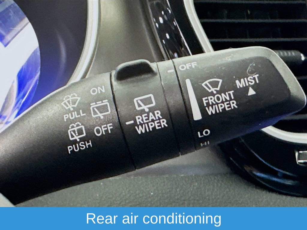 Used 2023 Chrysler Pacifica Touring-L image 14