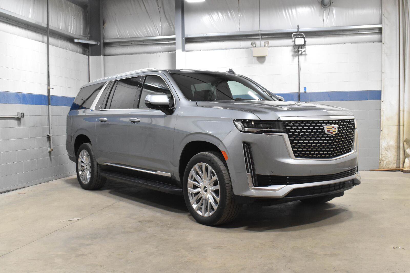 Certified 2023 Cadillac Escalade ESV Premium Luxury AWD/4WD image 30