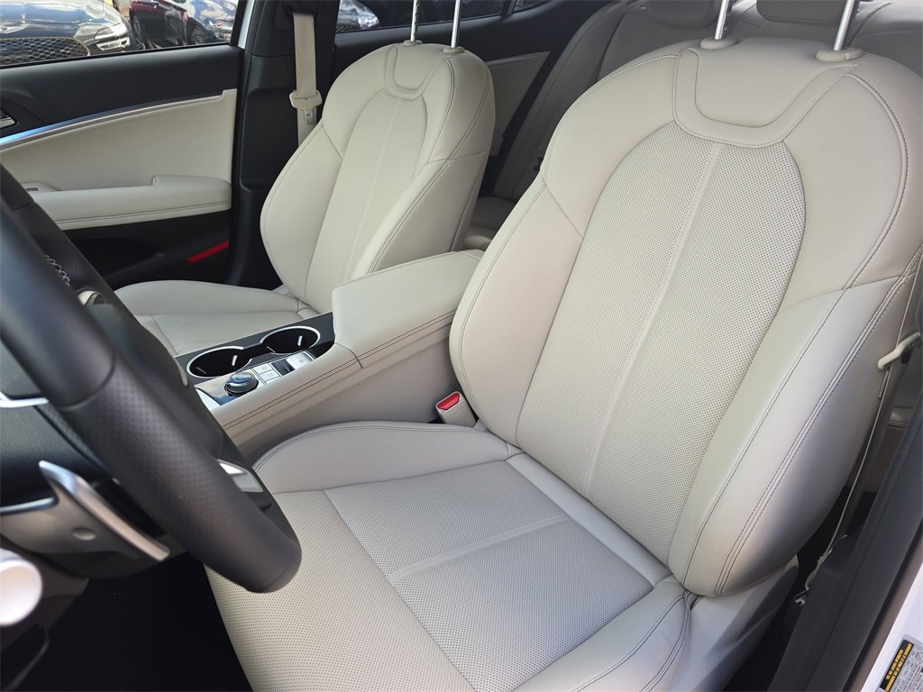 Used 2026 Genesis G70 2.5T image 14