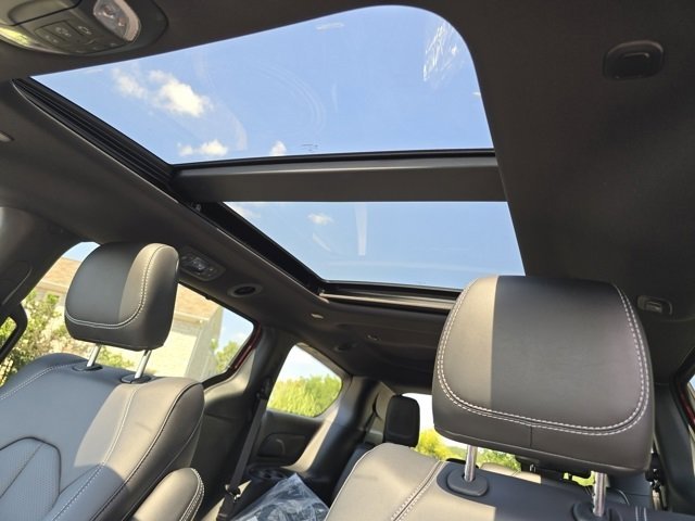 New 2026 Chrysler Pacifica Select image 5