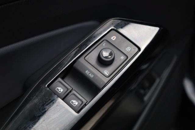 Used 2023 Volkswagen ID.4 Pro S AWD/4WD image 18