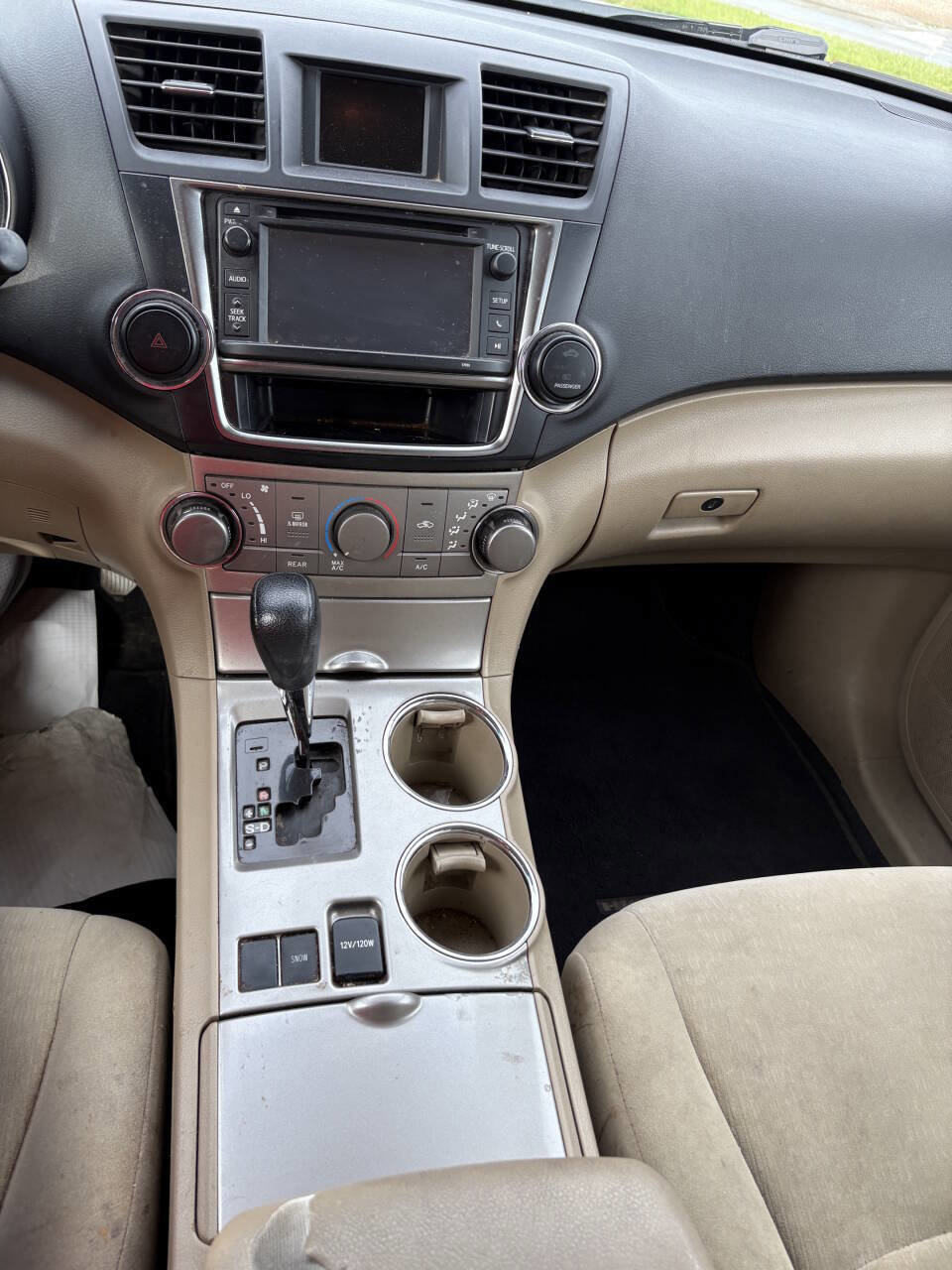 Used 2013 Toyota Highlander Plus FWD image 4