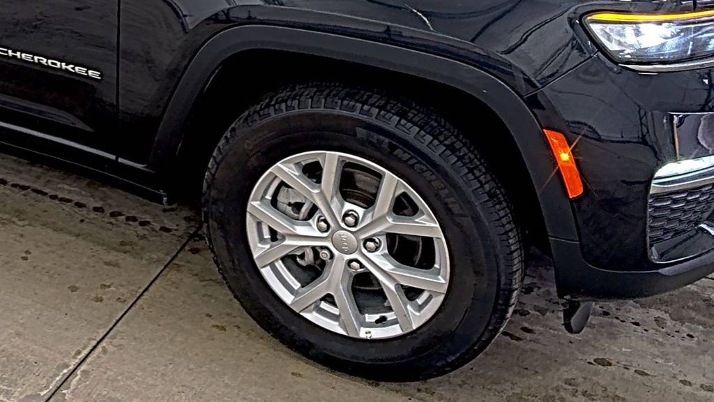 Used 2023 Jeep Grand Cherokee Limited image 7