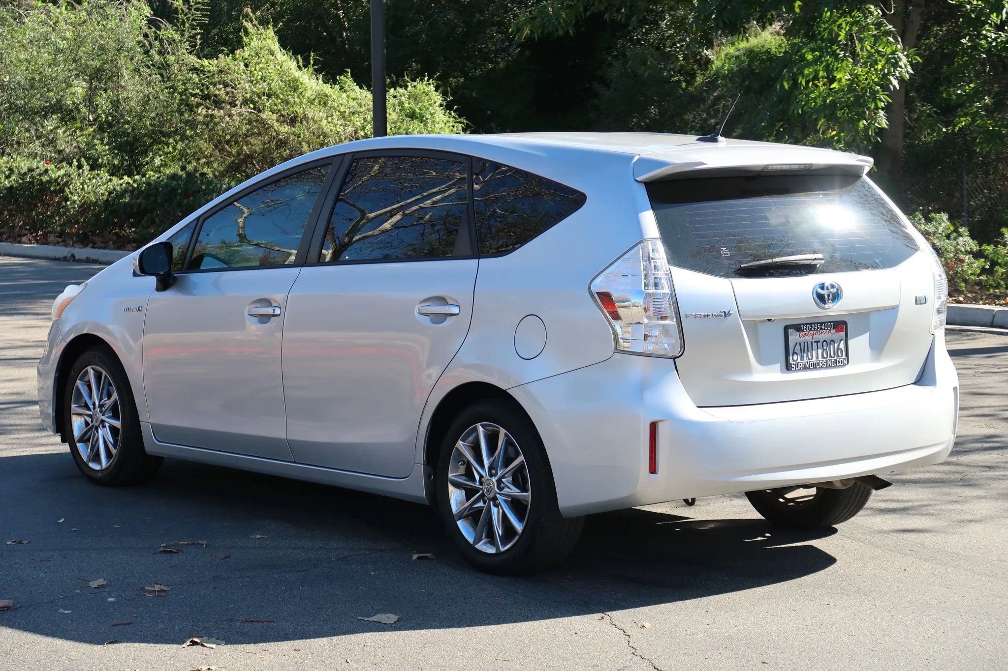 Used 2012 Toyota Prius V Five w/ Preferred Accessory Pkg FWD image 4
