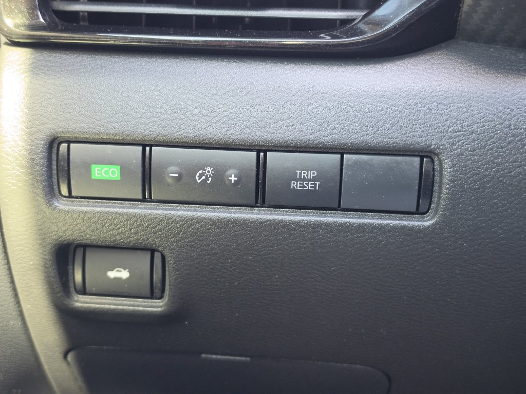 Certified 2022 Nissan Sentra SV FWD image 18